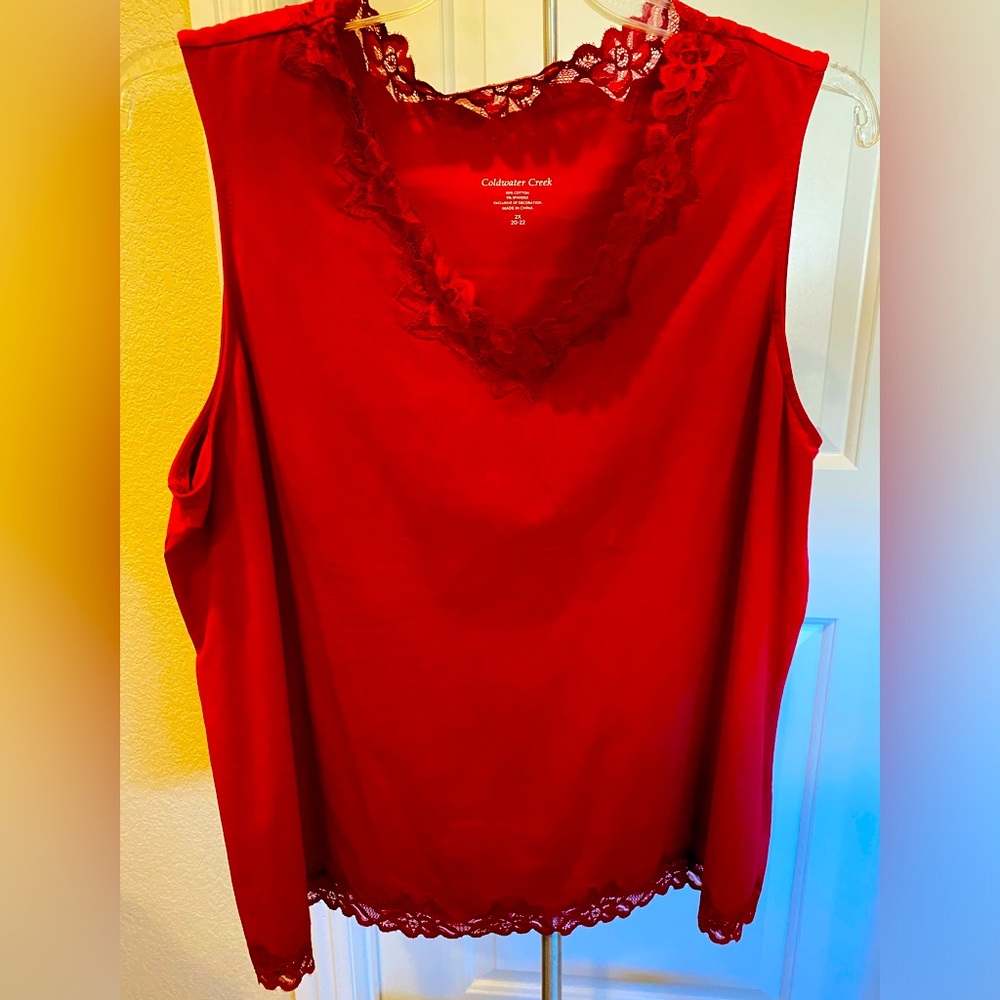Sleeveless lace trimmed tank